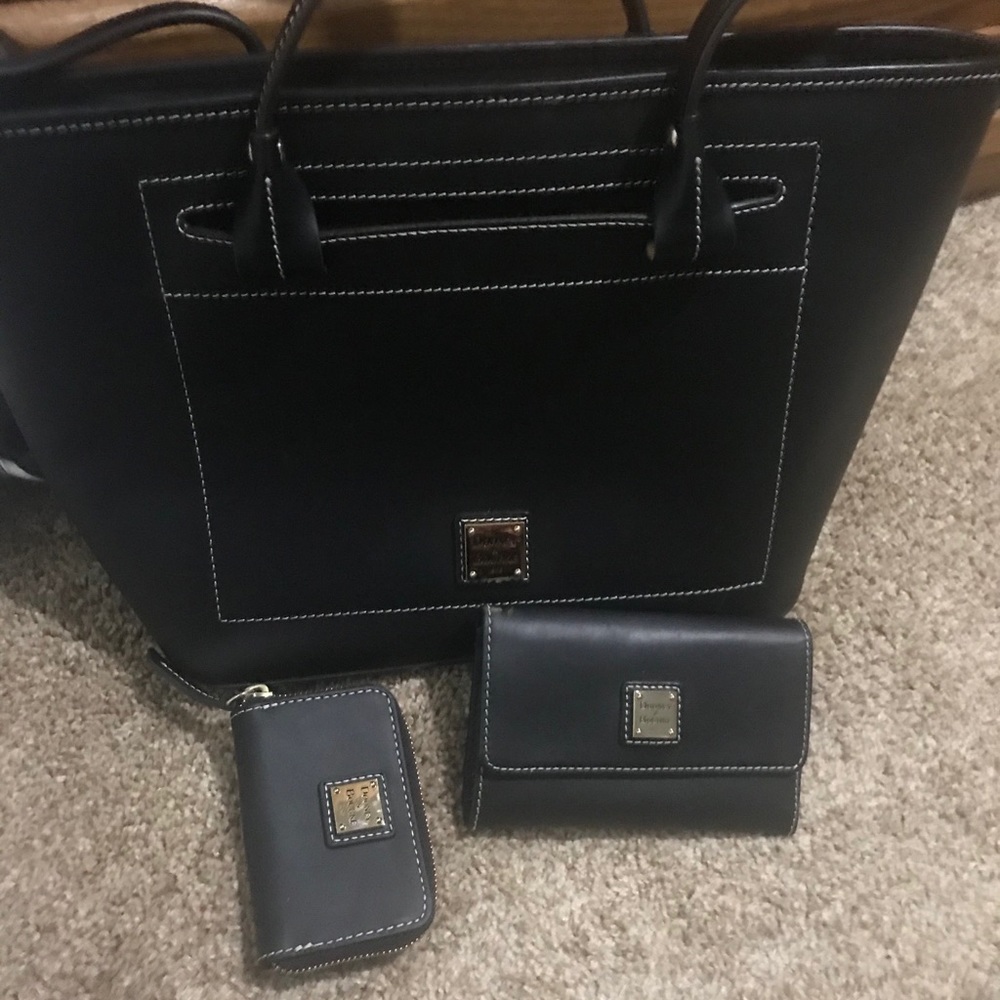 Dooney and Bourke Handbag set